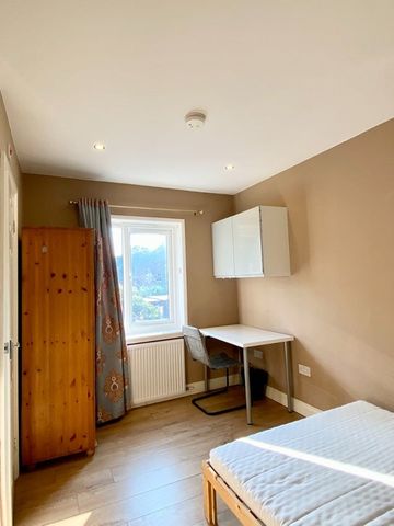 5 Bed Semi-Detached House, Mayfield Road, SO17 - Photo 3