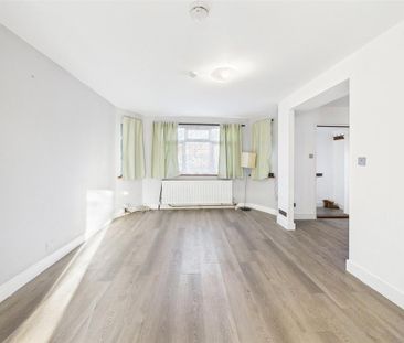 4 bedroom end of terrace house to rent - Photo 1