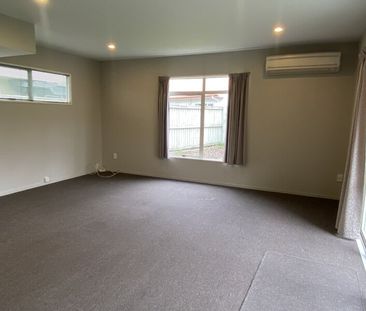 Gorgeous 3 Bedroom Townhouse! - Photo 5