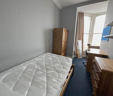 3 bedroom flat to rent - Photo 2