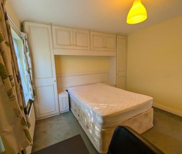 4 Bed Semi-Detached House, Kelso Gardens, LS2 - Photo 6