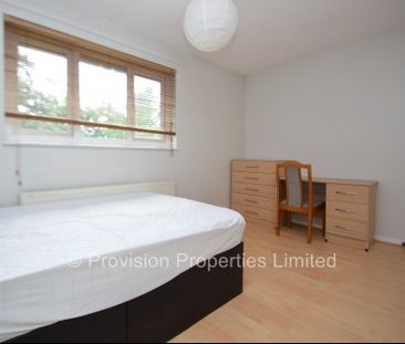 2 Bedroom Rentals in Leeds - Photo 1