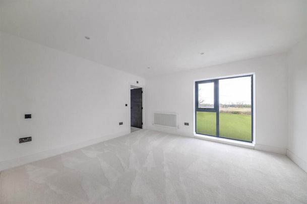 5 bedroom detached house to rent - Photo 1