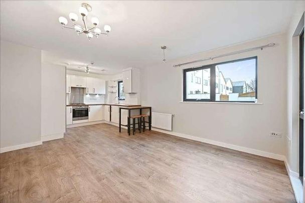 Peaks House, Cairns Avenue, Streatham, SW16 - Photo 1