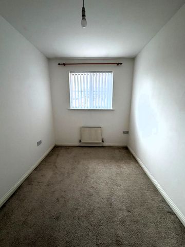 £1,050 PCM, Two Bedroom House with Off-Road Parking and Large Enclosed Garden in Vervain Close, St Fagans, Cardiff, CF5 4PL - Photo 3