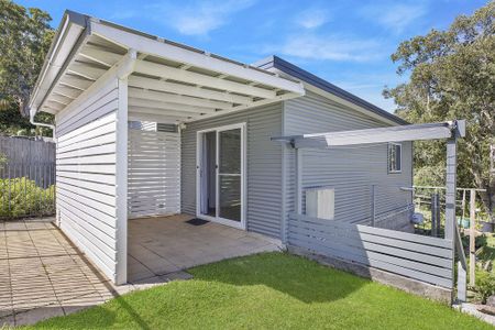 Gorgeous two bedroom flat - walking distance to the beach - Photo 4