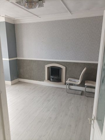 3 Bed Semi-Detached House, Manchester, M16 - Photo 3