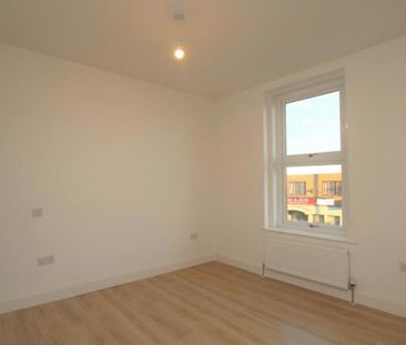 A lovely studio flat located on Gloucester Road close to various sh... - Photo 2