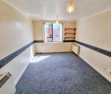 1 Bedroom Flat to Rent in Hadleigh House, Rectory Road, Rushden, No... - Photo 2