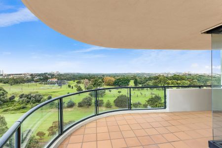 Stunningly Spacious Apartment Set in an Exclusive Complex - Photo 4