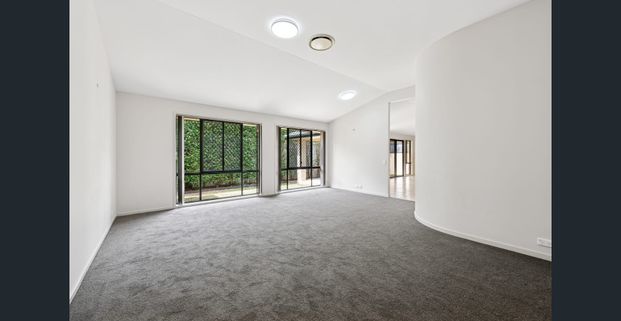 4 Bedroom + Study Home with Ducted Air Conditioning & Solar - Photo 1