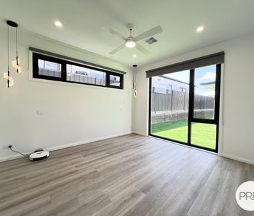 127 Sculthorpe Avenue, Whitlam ACT 2611 - House For Rent | Domain - Photo 3
