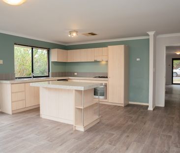 Stunning 3x2 Home - Walk to Parks, Schools & Wellard Square - Photo 5