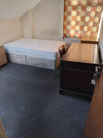 Room in a Shared House, Otley Road, LS6 - Photo 3