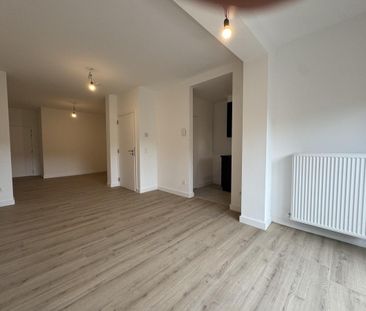 Gerenoveerd gelijkvloers appartement met tuin te huur - Foto 3