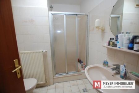 Zentrale Dachgeschosswohnung mit Fahrstuhl im Ortskern von Rastede! - Foto 5