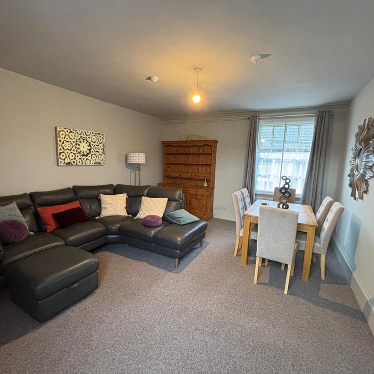 1 bedroom in a house share to rent - Photo 1