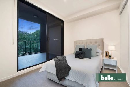 Fully Furnished Modern One-Bedroom Apartment in the Heart of West End - Photo 5