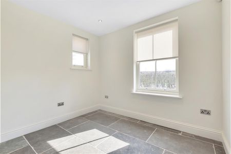 4 bedroom House To Let - Photo 4