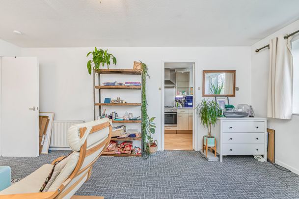 St. Gerards Close, London, SW4 - Photo 1