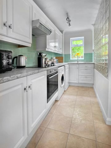 1 Bed, House - Photo 3