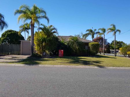 BURPENGARY - CLOSE & EASY - Photo 2