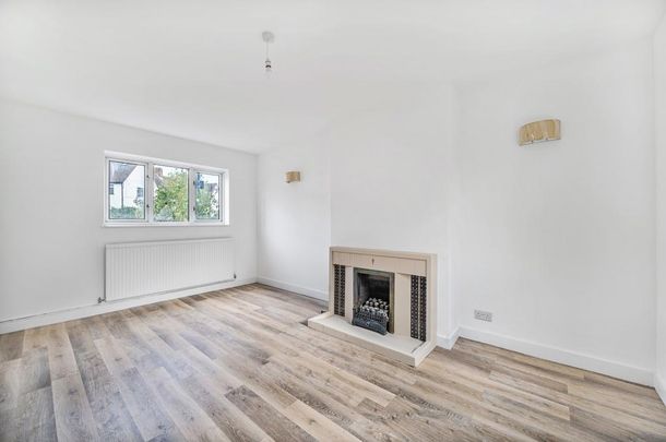 3 bedroom end of terrace house to rent - Photo 1