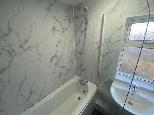 3 bedroom end of terrace house to rent - Photo 1