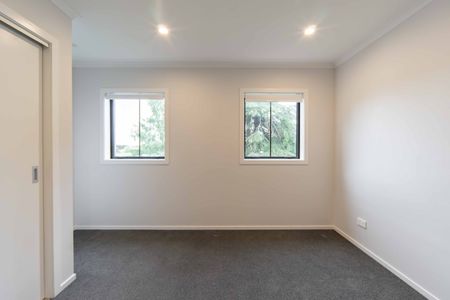 Cozy Two Bedroom Townhouse - Photo 2