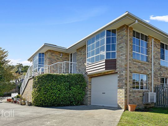 Bright and Spacious Family Home - Photo 1