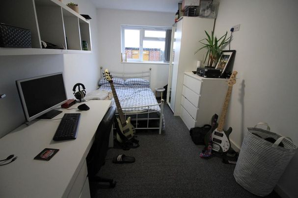 6 bedroom terraced house to rent - Photo 1