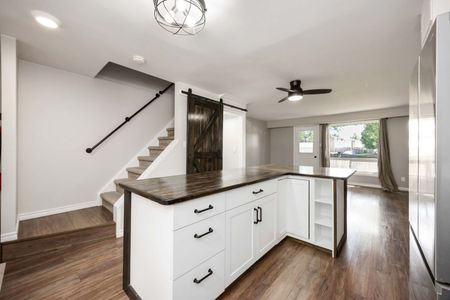 Bright &amp; Updated 3 Bedroom Townhouse with Basement and Private Outdoor Space - Photo 2