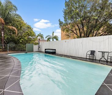 STYLISH ONE-BEDROOM APARTMENT IN PRIME COORPAROO LOCATION - Photo 6