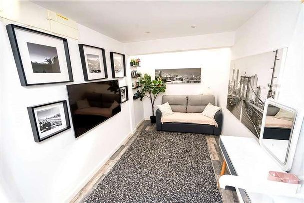 Manor Waye, Uxbridge, Middlesex, UB8 - Photo 1