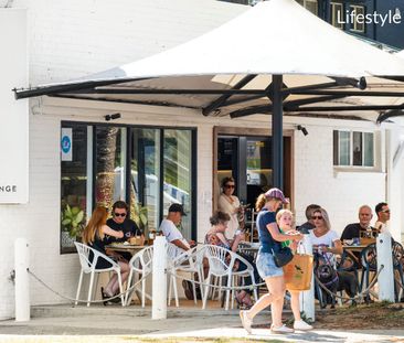 Light-Filled Lifestyle Apartment in a Prime Coastal Location - Photo 5