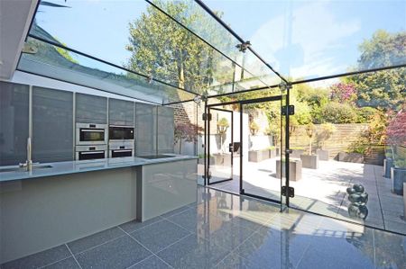 3 bedroom apartment to rent - Photo 4