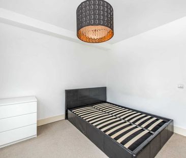 3 Bed Terraced House, Richard House Drive, E16 - Photo 2