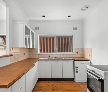 Spacious 3-Bedroom Home with Granny Flat and Pool - Photo 6