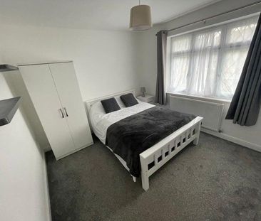 1 bedroom in a house share to rent - Photo 4