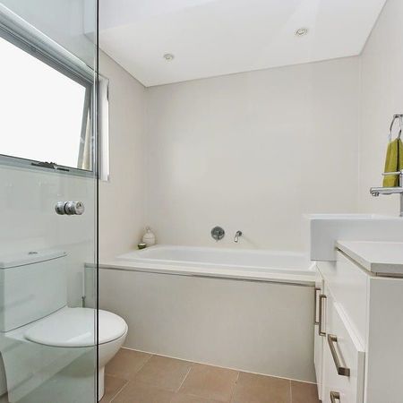 Stylish, Low-Maintenance 3 Bedroom Townhouse in Leafy North Turramurra - Photo 4