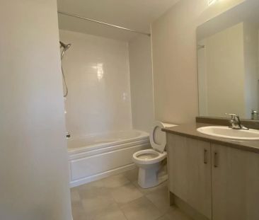 Condo Townhouse For Lease | X8057516 - Photo 2