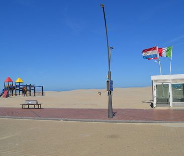 Gemeubelde appartement met slaaphoek te Oostduinkerke met terras en zijdelinks zeezicht. - Photo 1