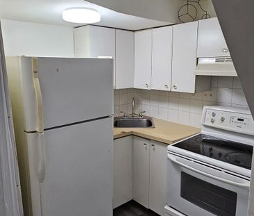 For Lease - 382 Pinemeadow Avenue, Mississauga, Ontario - Photo 6