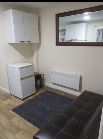 Room in a Shared Flat, Luton, LU2 - Photo 2