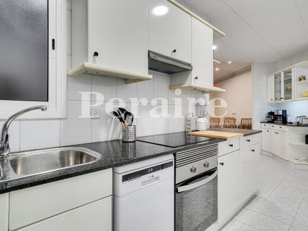 Barcelona, Catalonia 08023 - Photo 5