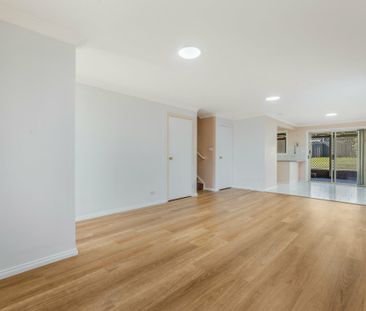 2/8 Owen Stanley Rd, Glenfield NSW - Photo 3