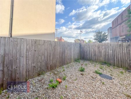 Longmead Avenue, - Photo 2