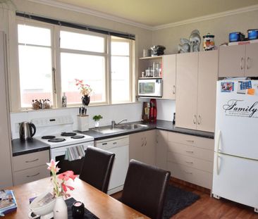 Windsor 3 Bedroom Family Home - Photo 2