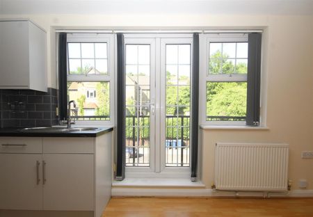 West Wycombe Road, High Wycombe - Photo 4