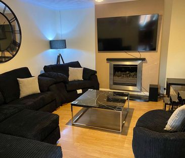 Large modern spacious house - Eastleigh Room 3 - Photo 1